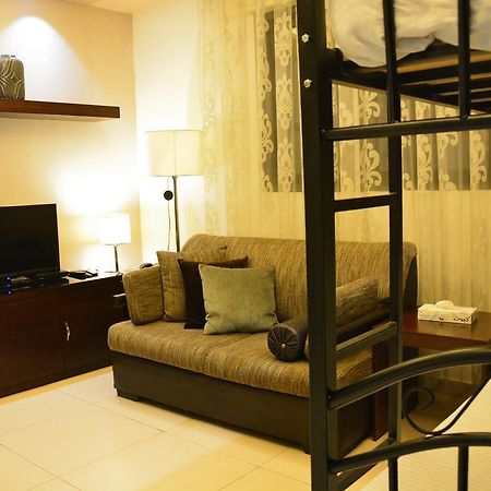 Nadine Hotel Suites Аман Екстериор снимка