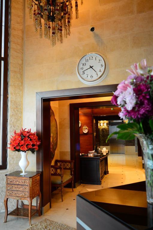 Nadine Hotel Suites Аман Екстериор снимка