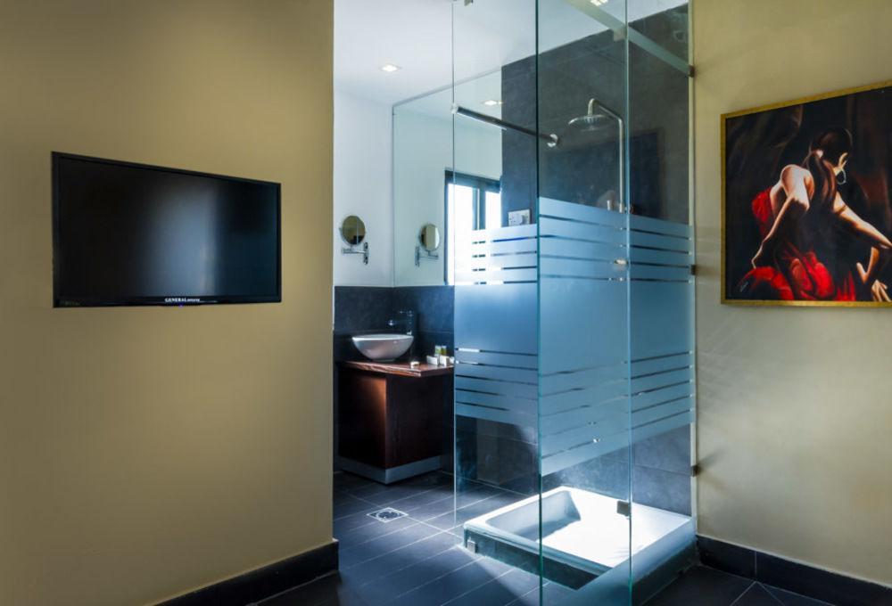 Nadine Hotel Suites Аман Екстериор снимка