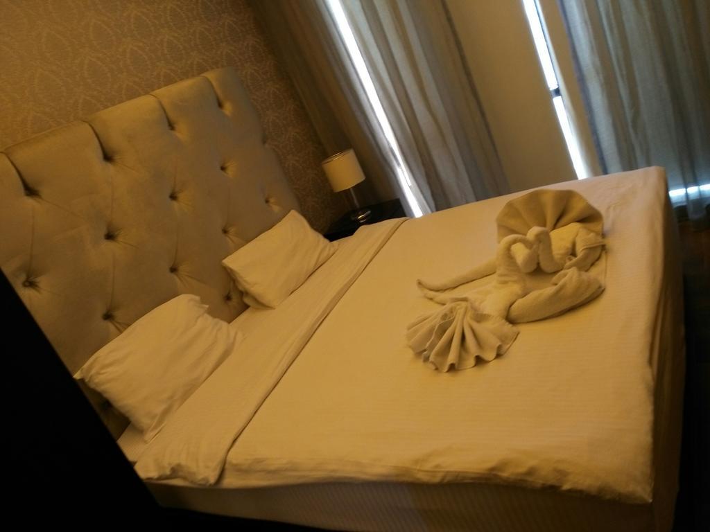 Nadine Hotel Suites Аман Екстериор снимка