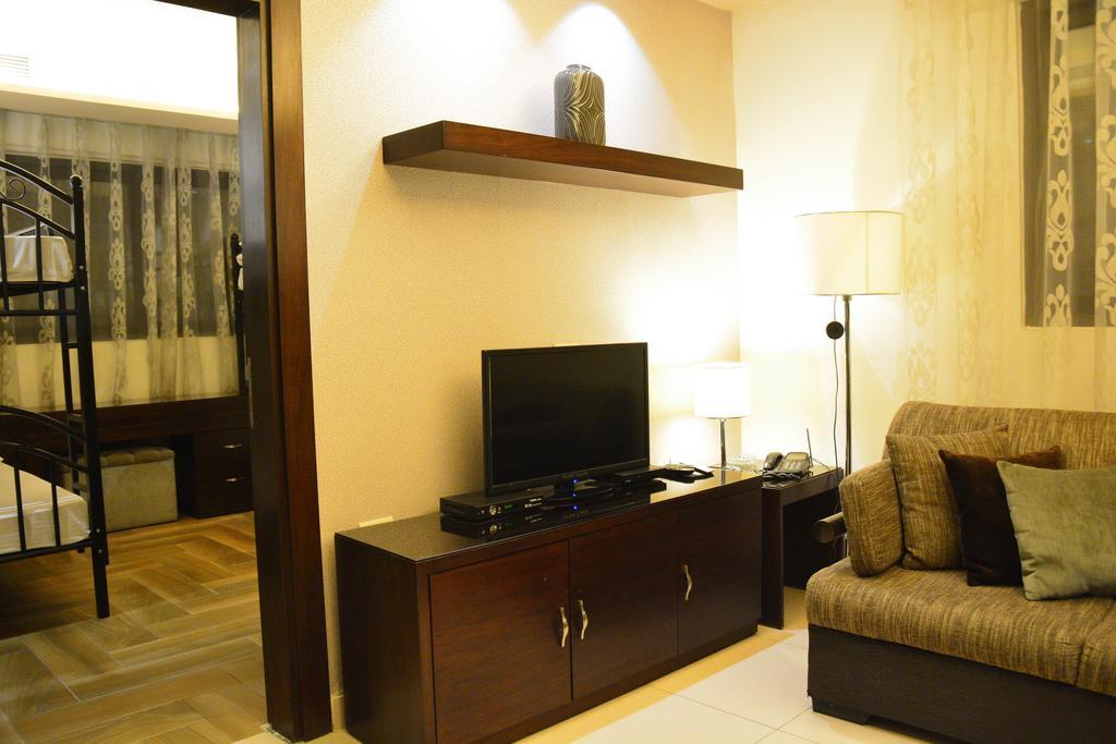 Nadine Hotel Suites Аман Екстериор снимка