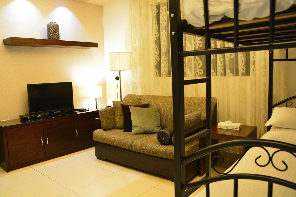 Nadine Hotel Suites Аман Екстериор снимка