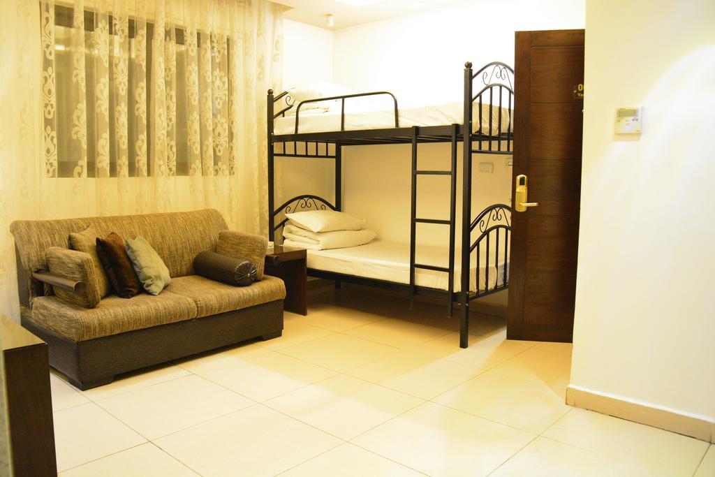 Nadine Hotel Suites Аман Екстериор снимка