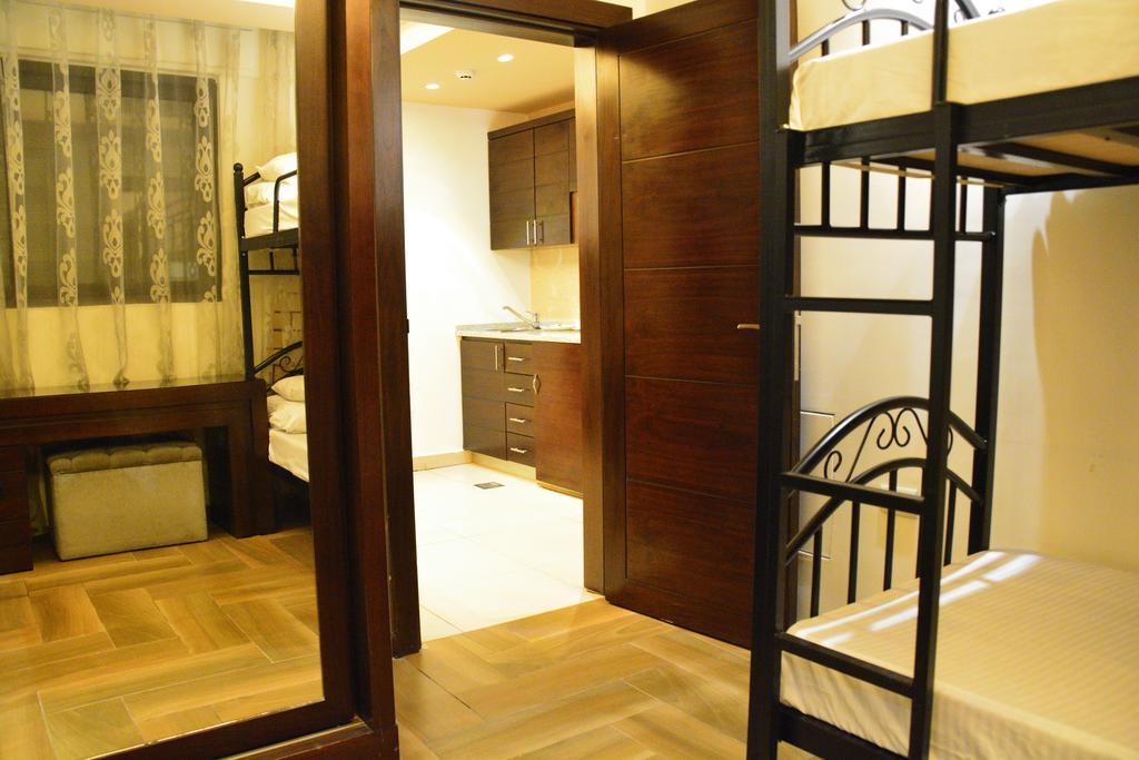 Nadine Hotel Suites Аман Екстериор снимка