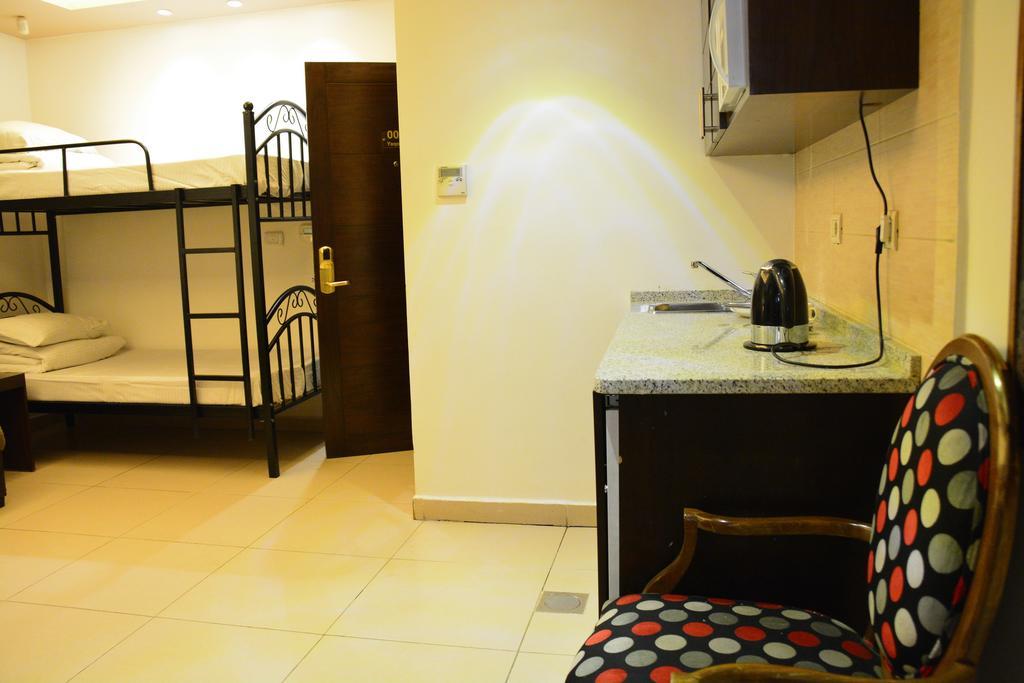 Nadine Hotel Suites Аман Екстериор снимка