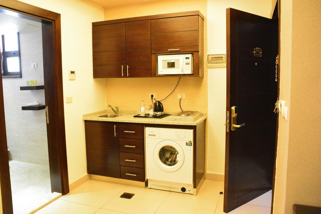 Nadine Hotel Suites Аман Екстериор снимка