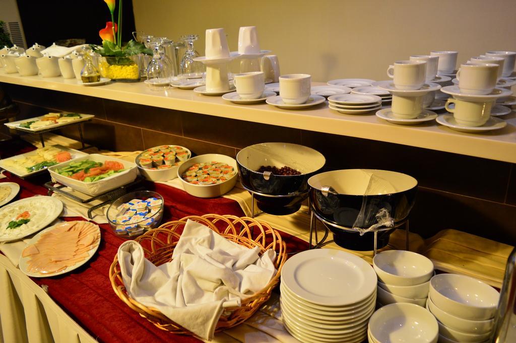 Nadine Hotel Suites Аман Екстериор снимка