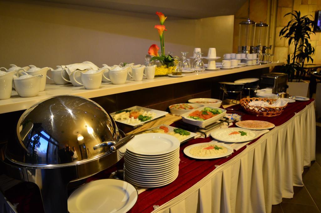 Nadine Hotel Suites Аман Екстериор снимка