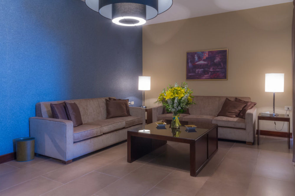 Nadine Hotel Suites Аман Екстериор снимка