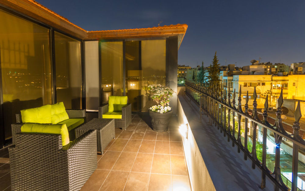 Nadine Hotel Suites Аман Екстериор снимка