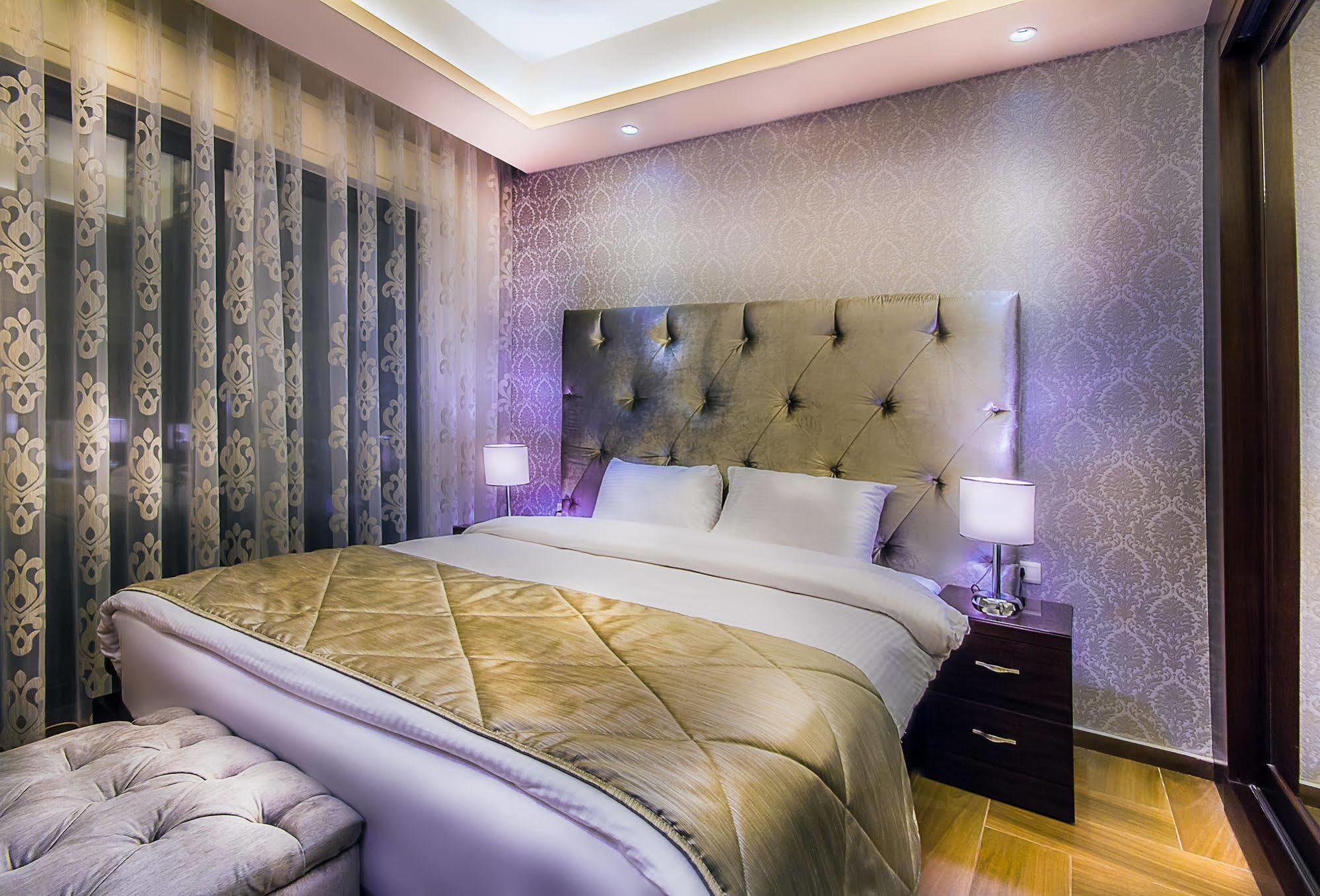 Nadine Hotel Suites Аман Екстериор снимка