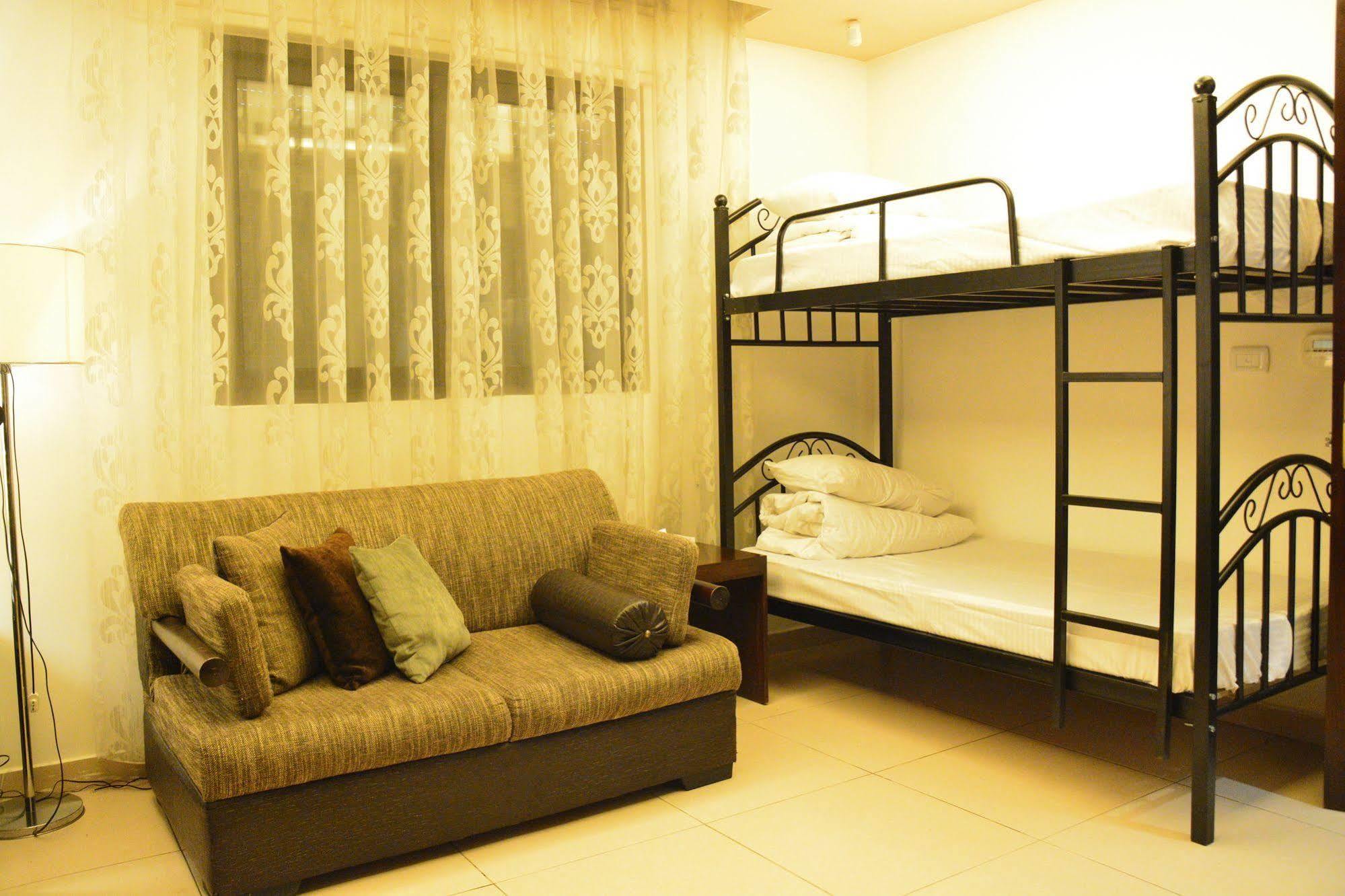 Nadine Hotel Suites Аман Екстериор снимка