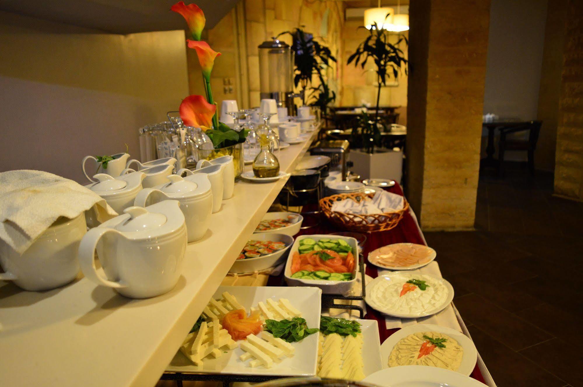 Nadine Hotel Suites Аман Екстериор снимка