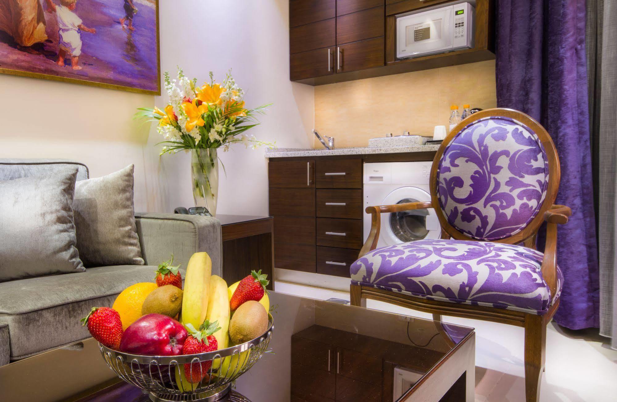 Nadine Hotel Suites Аман Екстериор снимка